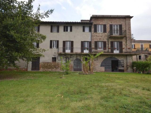Case e ville in vendita di 710 m²