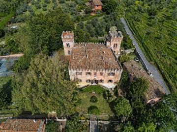 Case e ville in vendita di 710 m² in Via di Ragnaia Asciano, 3