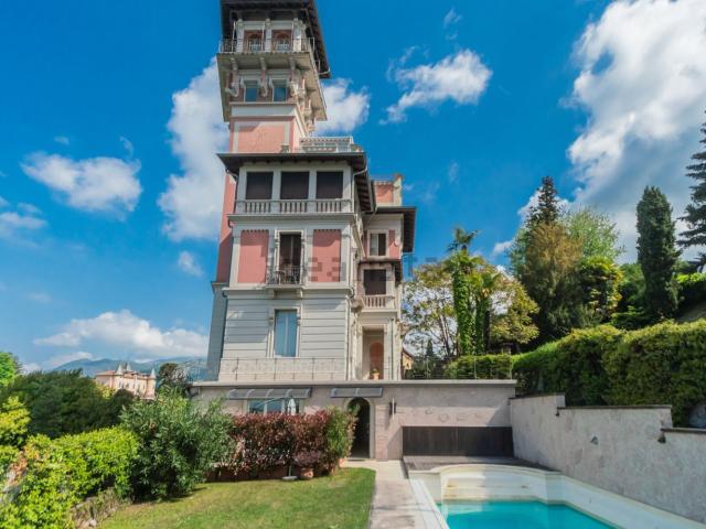Case e ville in vendita di 710 m² in Via Lugano, 11