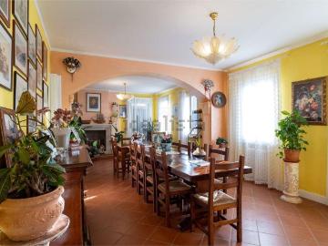 Case e ville in vendita di 710 m² in Via Piave