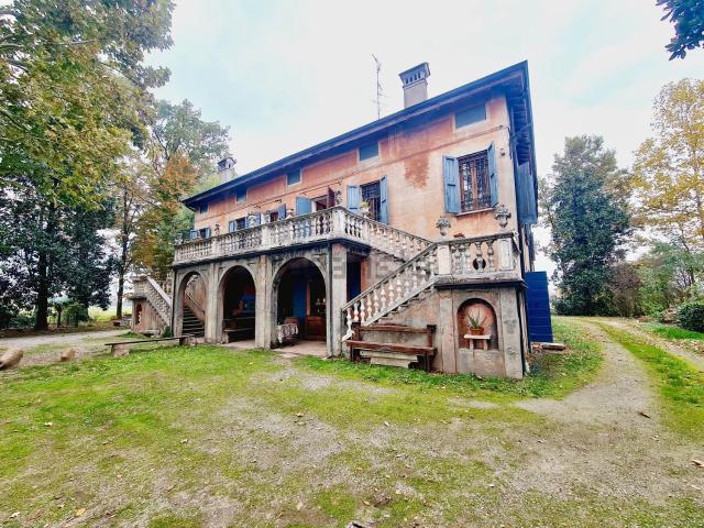 Case e ville in vendita di 712 m² in Via Anna Frank