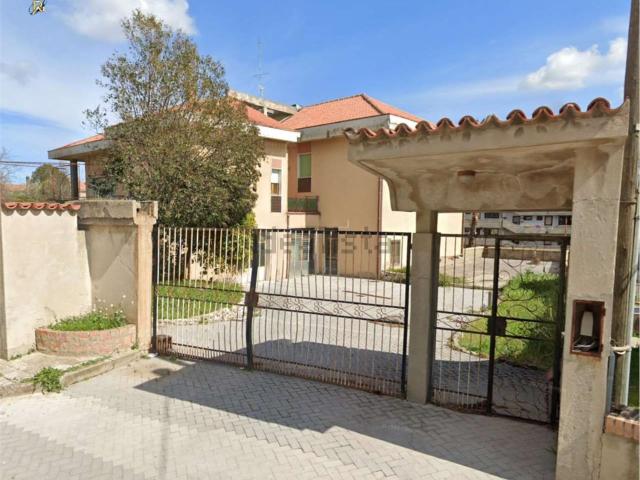 Case e ville in vendita di 713 m² in Via Guglielmo Marconi, 138