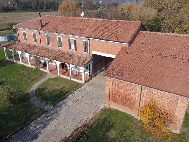 Case e ville in vendita di 718 m² in Via Nugaroni, 9