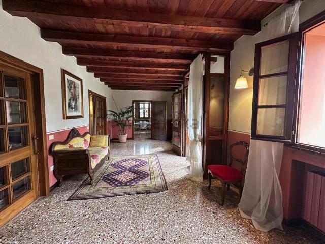 Case e ville in vendita di 718 m² in Strada Postumia