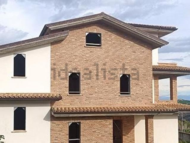 Case e ville in vendita di 719 m² in Via Risorgimento