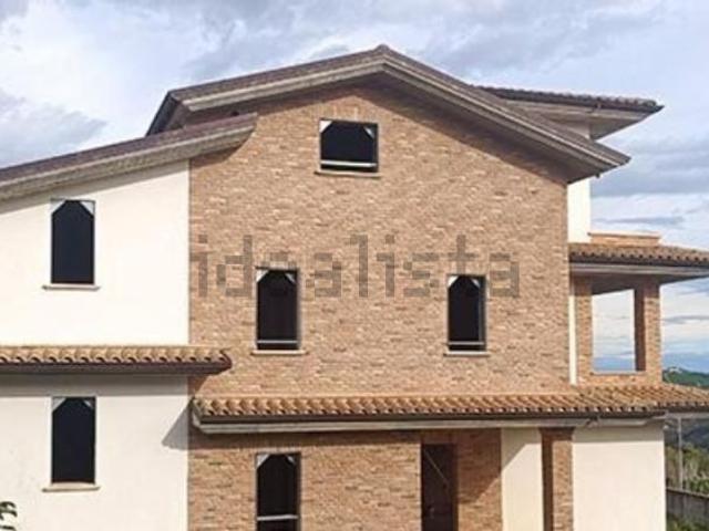 Case e ville in vendita di 719 m² in Via Risorgimento