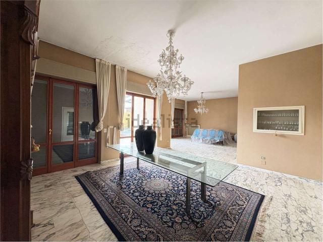 Case e ville in vendita di 720 m²