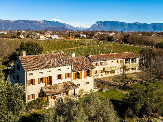 Case e ville in vendita di 720 m² in Via Provera