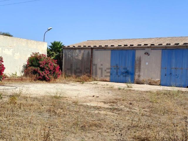 Case e ville in vendita di 720 m² in Via Bonaiuto Natale, 4
