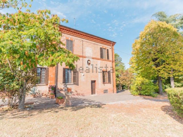 Case e ville in vendita di 720 m² in Via Bazzanese, 101