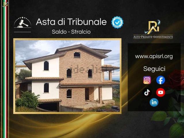 Case e ville in vendita di 720 m² in Via Risorgimento