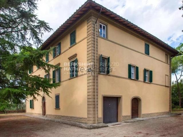 Case e ville in vendita di 723 m²