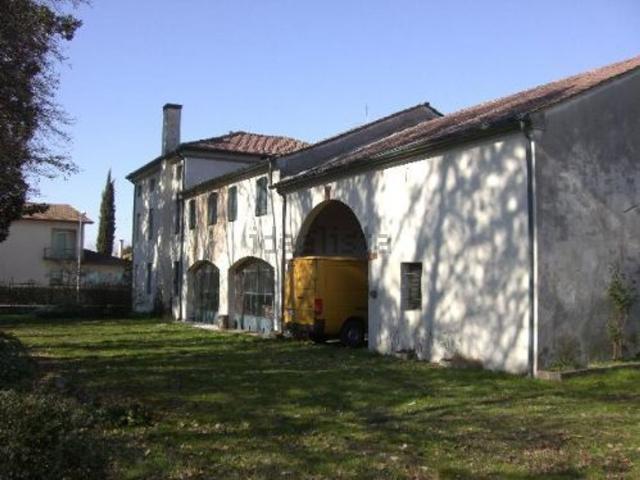 Case e ville in vendita di 724 m² in Via Busiago