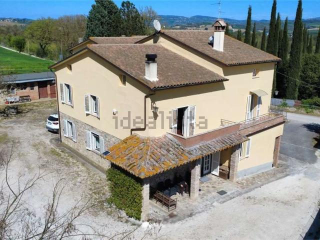 Case e ville in vendita di 724 m² in Frazione Pian San Martino, 81