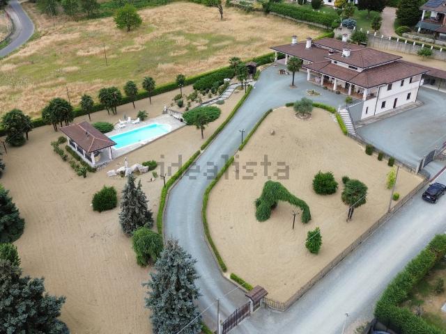 Case e ville in vendita di 727 m² in Strada Vecchia d&apos Asti, 32