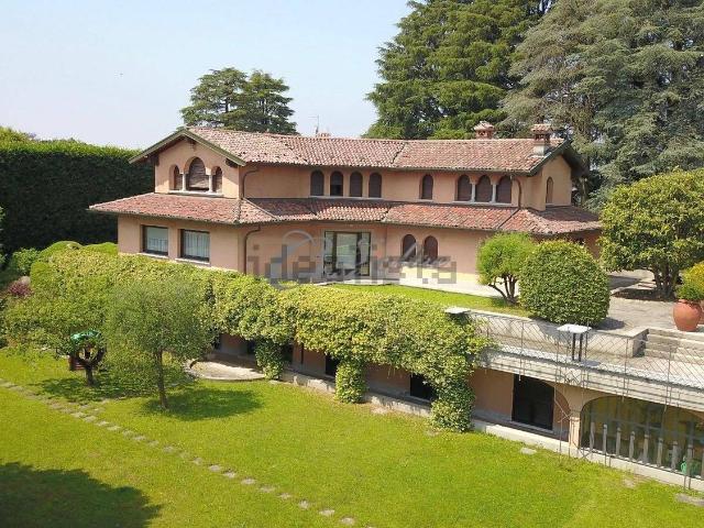 Case e ville in vendita di 728 m² in Via Cervino, 1