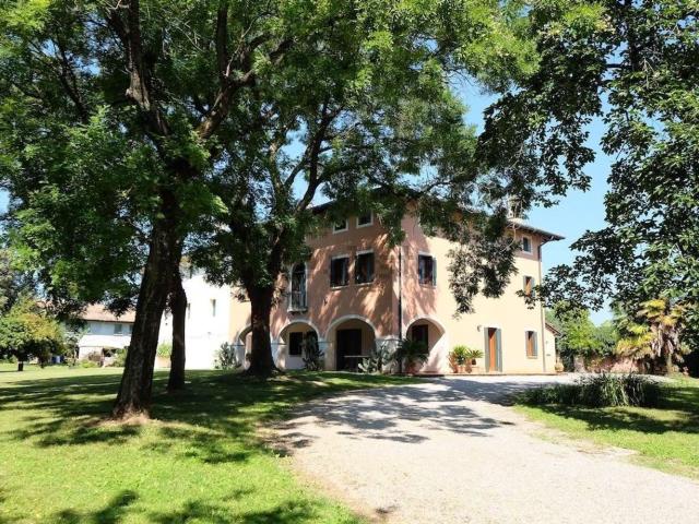 Case e ville in vendita di 730 m²