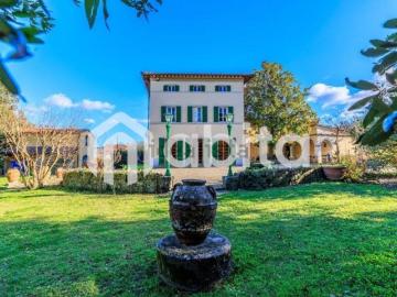 Case e ville in vendita di 730 m² in Via Niccolò Angeli