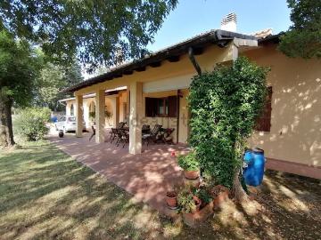 Case e ville in vendita di 730 m² in Via Poggio dei Colli