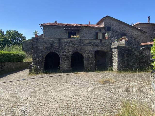 Case e ville in vendita di 732 m² in Via Caprio, 49