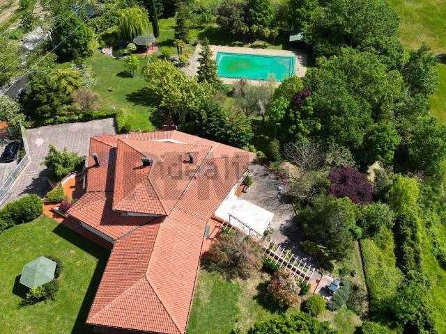 Case e ville in vendita di 733 m²
