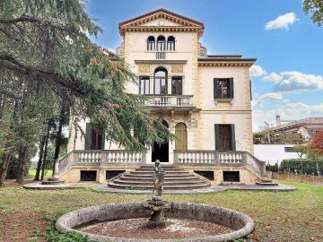 Case e ville in vendita di 735 m² in Viale Fratelli Cairoli, 103
