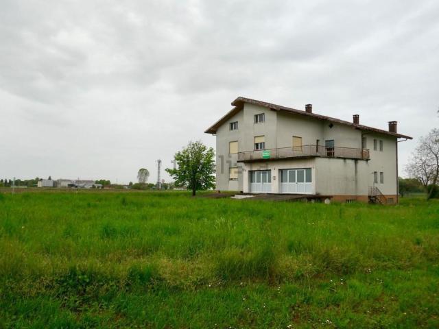 Case e ville in vendita di 739 m²