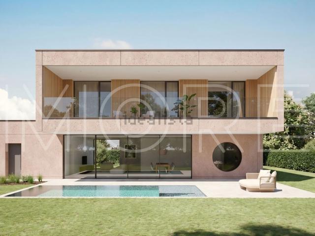 Case e ville in vendita di 740 m² in Via Maiatico