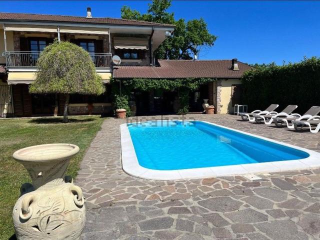Case e ville in vendita di 740 m² in Via Papa Giovanni XXIII&apos