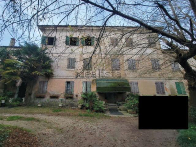 Case e ville in vendita di 740 m² in Piazza Matteotti