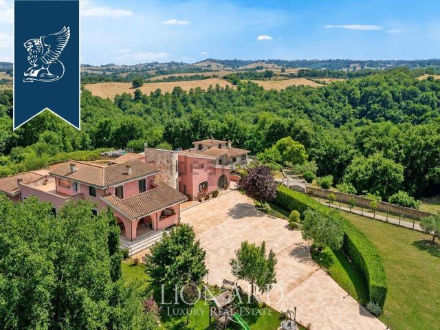 Case e ville in vendita di 746 m²