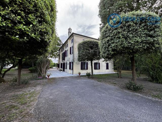 Case e ville in vendita di 750 m²