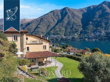 Case e ville in vendita di 750 m²