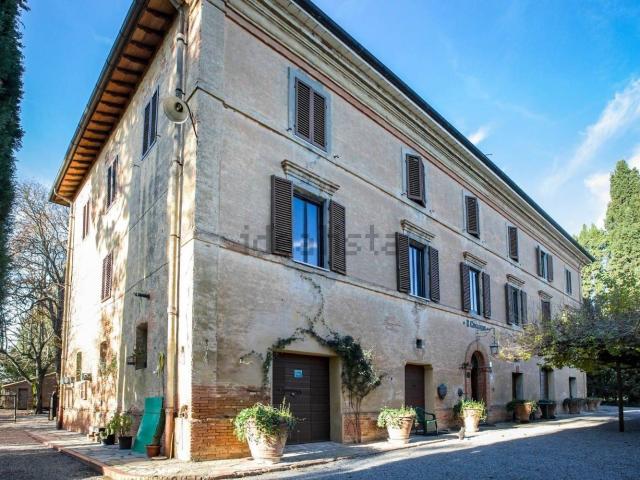 Case e ville in vendita di 750 m²