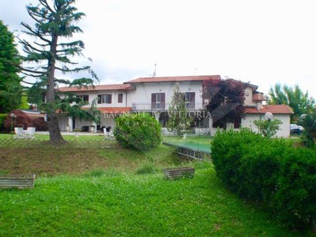 Case e ville in vendita di 750 m²