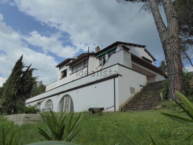 Case e ville in vendita di 750 m²