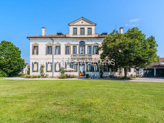 Case e ville in vendita di 750 m² in Via Caotorta