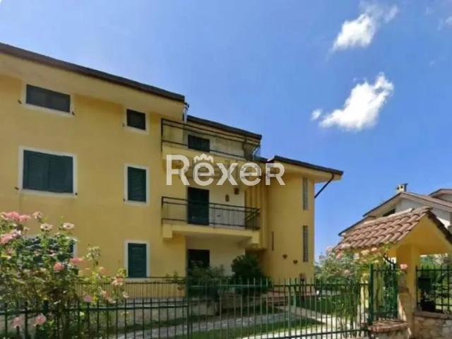 Case e ville in vendita di 750 m² in Via G. Rossa