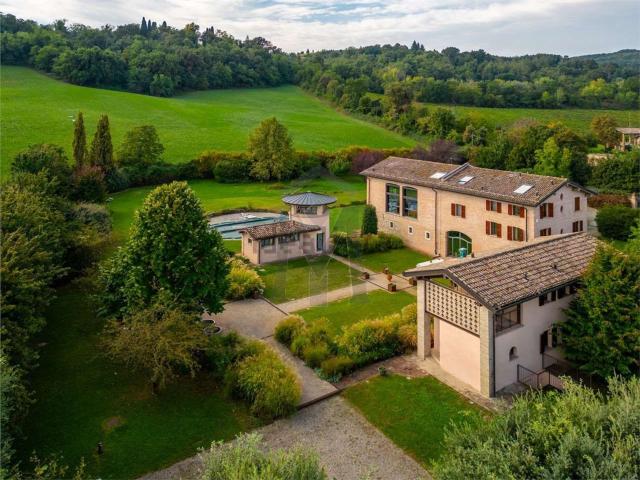 Case e ville in vendita di 750 m² in Via Filippo Turati, 56