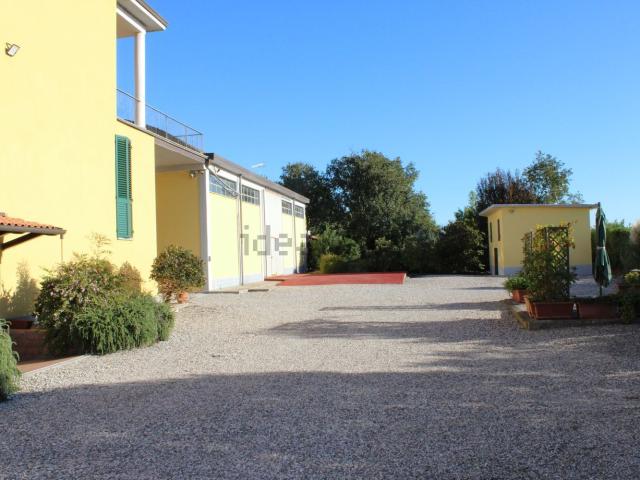Case e ville in vendita di 750 m² in Via Fiorentina
