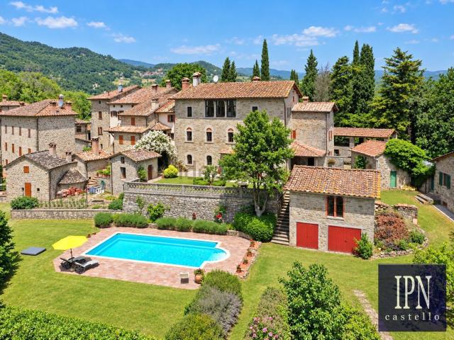 Case e ville in vendita di 750 m² in Via il Cerro, 116