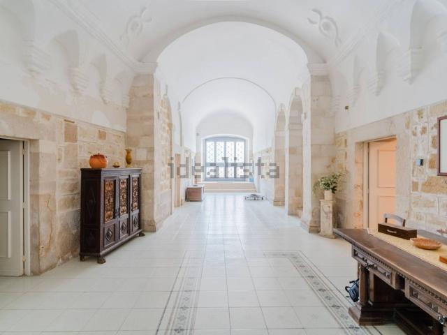 Case e ville in vendita di 750 m² in Via M.R. Imbriani, 267
