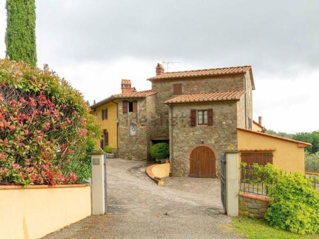 Case e ville in vendita di 750 m² in Via Madonna del Papa, 1