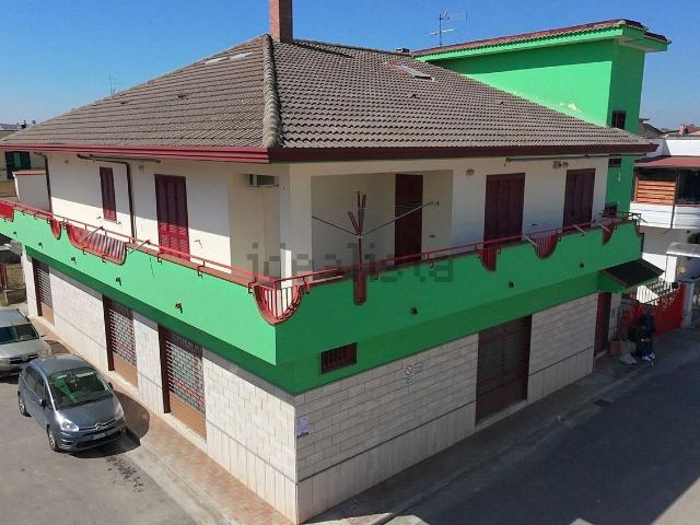 Case e ville in vendita di 750 m² in Via Napoli