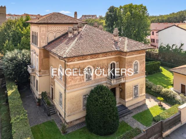 Case e ville in vendita di 750 m² in Via Solferino, 7