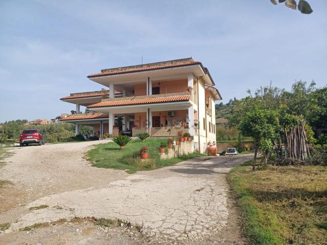 Case e ville in vendita di 750 m² in Via San Giuseppe, 17