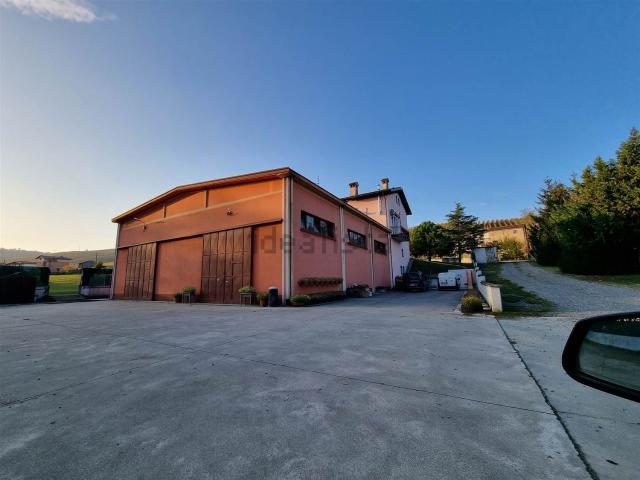 Case e ville in vendita di 750 m² in Via Partigiani, 10