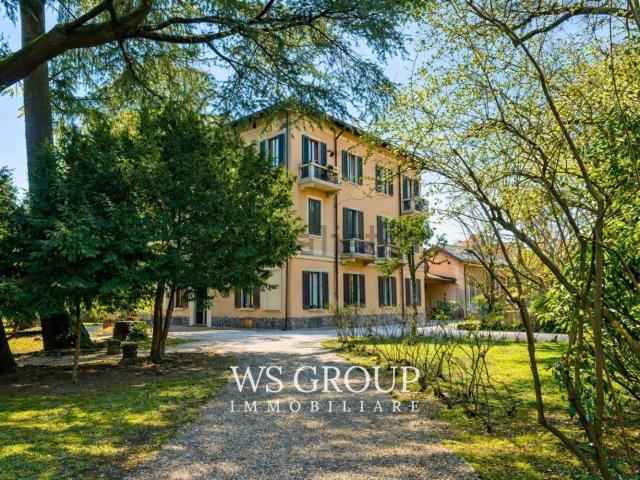 Case e ville in vendita di 750 m² in Via Pinamonte, 41