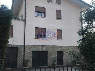 Case e ville in vendita di 750 m² in Via Roma, 11