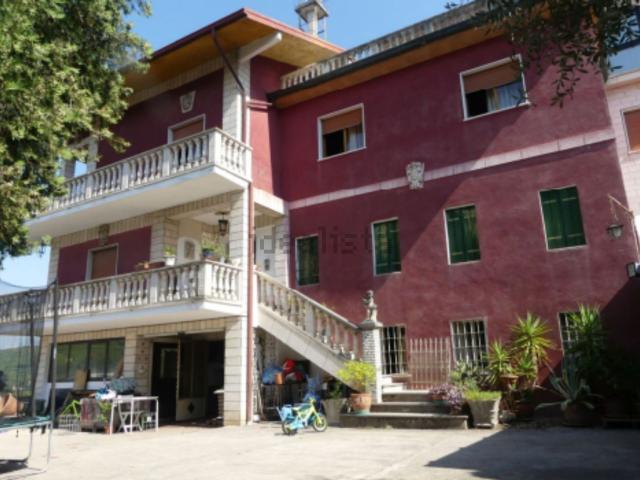 Case e ville in vendita di 755 m² in Via della Fontana